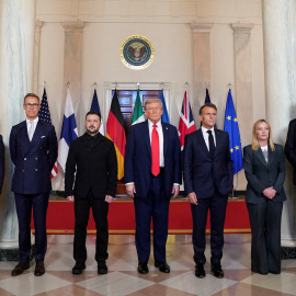 El presidente estadounidense Donald Trump y líderes europeos en la Casa Blanca, el 18 de agosto de 2025.