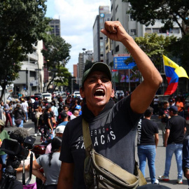 Manifestantes en Caracas contra la intervención de Estados Unidos en Venezuela.