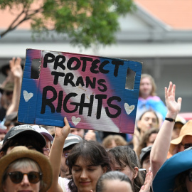 08 February 2025, Australia, Sydney: Protesters gather during a rally for the Protect Trans Youth National Day of Action at Pride Square. Rallies in support of transgender youth take place nationwide to protest laws that advocates say are a politically motivated attack. Photo: Dean Lewins/AAP/dpaFecha: 08/02/2025.Foto de archivoFirma: Dean Lewins / AAP / dpa - Only For Use In Spain