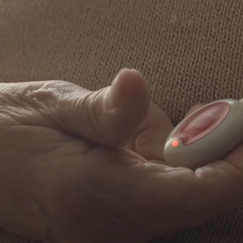 Una usuaria de teleasistencia de Andalucía.