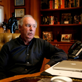 El multimillonario Harry Sargeant III en el despacho de su residencia en Palm Beach (Florida).