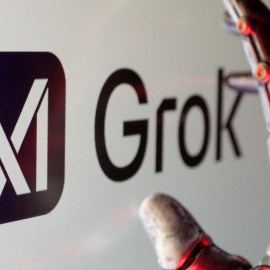 Logotipos de xAI y Grok