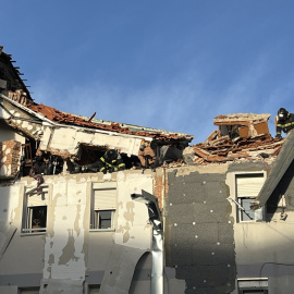 Vista del edificio de la calle Azcoitia en el que se ha producido una explosión de gas.