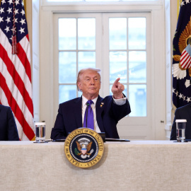 El presidente de EEUU, Donald Trump, con el vicepresidente JDF Vance y el secretario de Estado Marco Rubio, durante su encuentro con ejecutivos de las petroleras en la Casa Blanca.