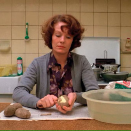 Fotograma de la película Jeanne Dielman, 23, quai du Commerce, 1080 Bruxelles (1976)