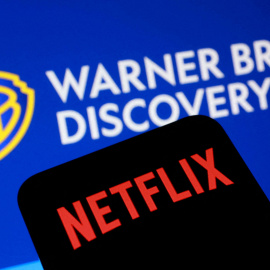 Los logos de Netflix and Warner Bros Discovery.