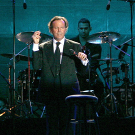 El cantante Julio Iglesias durante un concierto en Playa del Carmen.
