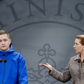 El primer ministro de Groenlandia, Jens-Frederik Nielsen y la primera ministra de Dinamarca, Mette Frederiksen.