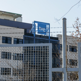 Logotipo de Televisión Española en la sede de RTVE en Prado del Rey, Madrid, en una imagen de archivo.