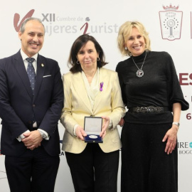 La expresidenta del TC, María Emilia Casas, al lado de Egenio Ribón, decano del ICAM