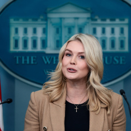 La portavoz, Katherine Leavitt, en una rueda de prensa en la Casa Blanca.