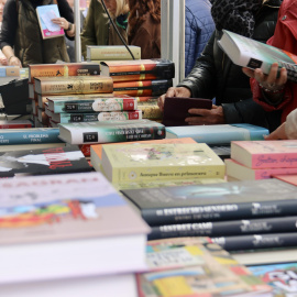 Llibres en una parada de Sant Jordi al centre de Sabadell
