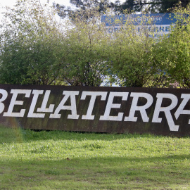 Cartell de Bellaterra a la rotonda d'accés des de Sabadell
