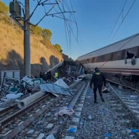 Captura Imágenes de la búsqueda de evidencias para la identificación de víctimas e investigación del accidente ferroviario en Adamuz.