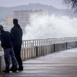 Fuerte oleaje en L'Escala, en Girona.