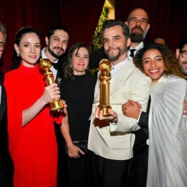 El equipo de 'El agente secreto' celebra su triunfo en los Globos de Oro