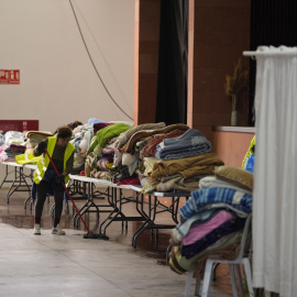Caseta municipal de Adamuz donde se ha atendido a las víctimas del accidente ferroviario.