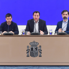 El ministro de Transportes y Movilidad Sostenible, Óscar Puente (c), junto al director de Tráfico de Adif, Ángel García de la Bandera (d), y al director de Operaciones de Renfe, José Alfonso Gálvez (i), durante una rueda de prensa, en el Ministerio de Transportes y Movilidad Sostenible, a 21 de enero de 2026, en Madrid (España). Puente ha confirmado que solicitará comparecer en el Congreso de los Diputados a la mayor brevedad posible para dar explicaciones sobre el accidente ferroviario de Adamuz (Córdoba), además de pedir comparecencias de Adif y Renfe ante la Comisión de Transporte y Movilidad Sostenible para que aporten información técnica. El ministro asegura que seguirá dando explicaciones en los medios, pero asegura que no va a realizar “ningún tipo de especulación” por respeto a las víctimas y sus familias.Gustavo Valiente / Europa Press21 ENERO 2026;PUENTE;ACCIDENTES;FERROVIARIO;TREN;ADIF;RENFE;IRYO;ALVIA;MADRID;ANDALUCÍA;ALDAMUZ21/1/2026