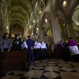 Fotografía de archivo de la presidenta de la Comunidad de Madrid, Isabel Díaz Ayuso, durante una eucaristía en honor a la Virgen de la Almudena, patrona de Madrid.