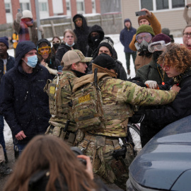 Imagen de manifestantes contra las acciones del ICE y las leyes de migración en Minneapolis.