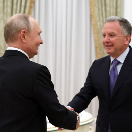 Vladimir Putin y el enviado especial de EEUU, Steve Witkoff, en una reunión en el Kremlin, a 22 de enero de 2026.
