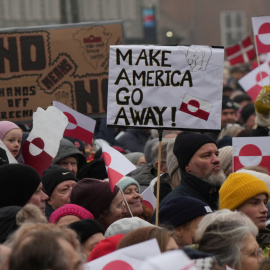 2026-01-17T150904Z_140696507_RC203JA7Y5HY_RTRMADP_3_USA-TRUMP-GREENLAND-PROTESTS