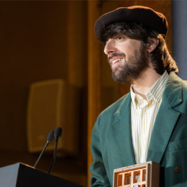 El escritor David Uclés en una foto de archivo tras ganar el 82º Premio Nadal.