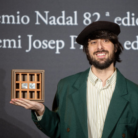 EuropaPress_7200942_escritor_david_ucles_gana_82_premio_nadal_ciudad_luces_muertas_ceremonia_82