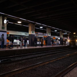 Andén en la Estación de Fabra i Puig en Barcelona en plena crisis de Rodalies.