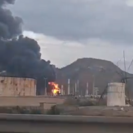 Incendio declarado en las instalaciones de Repsol en Cartagena.