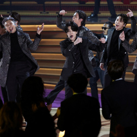 El grupo de música surcoreano BTS durante una actuación de la Gala de los Premios Grammy de 2022, en Las Vegas (Nevada, EEUU).