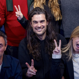 El director de 'Sirat', Óliver Laxe, celebra junto a su equipo las nominaciones a los Oscar.