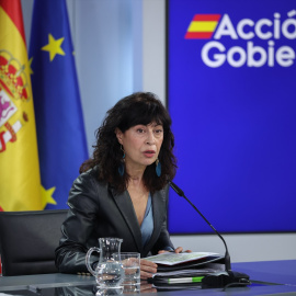 La ministra de Igualdad, Ana Redondo, durante la rueda posterior al Consejo de Ministros en el Palacio de la Moncloa, a 27 de enero de 2026, en Madrid (España).