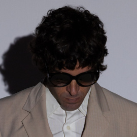 El músico argentino Maximiliano Calvo publica el disco doble Terapia de grupo.