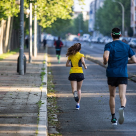 Salir a correr no solo es bueno para el cuerpo, sino que la mente también se beneficia de este hábito.