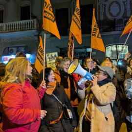 Una imatge de la concentració contra Junts a Barcelona pel seu 'no' a la pròrroga de la moratòria antidesnonaments.