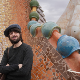 El escritor David Uclés durante la presentación de su novela 'La ciudad de las luces muertas', en la Casa Batlló.