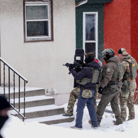 Agentes del ICE durante una redada de inmigración en Minesota.