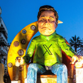 Un muñeco con la cara de Elon Musk, en el Carnaval de Viareggio.