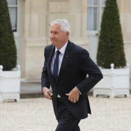 Foto de archivo de Thorbjorn Jagland, llegando al Palacio del Elíseo en París.