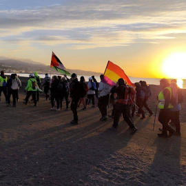 Decenas de personas recrean el trayecto realizado durante La Desbandá.
