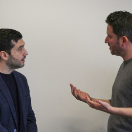 El ministro de Derechos Sociales, Pablo Bustinduy, y el economista francés y presidente del Observatorio Fiscal Internacional, Gabriel Zucman