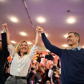 El secretario general del PSOE y presidente del Gobierno, Pedro Sánchez, y la secretaria general de los socialistas aragoneses y candidata a la presidencia de Aragón, Pilar Alegría.