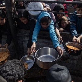 Palestinos desplazados en Khan Yunis