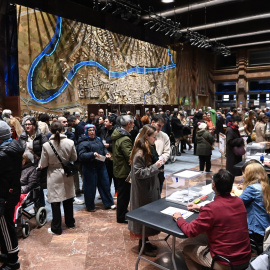 Votación en el Ayuntamiento de Zaragoza, este domingo.