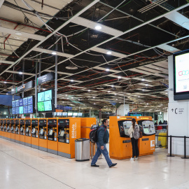 Vestíbul de l’estació de Sants el primer dia de vaga dels maquinistes, 9 de febrer de 2026.