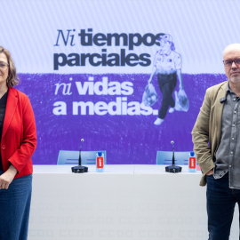 El secretario general de CCOO, Unai Sordo, y la secretaria confederal de Mujeres e Igualdad, Carolina Vidal, durante la presentación del informe 'La brecha salarial de género, síntoma de la desigualdad estructural'.