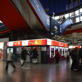 Continúa la huelga en el ferrocarril por los sindicatos minoritarios CGT y Sindicato Ferroviario, pese al acuerdo alcanzado por los mayoritarios CCOO, UGT y los maquinistas con el Ministerio de Transportes.