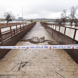 La localidad granadina de Húetor Tájar, en la comarca granadina de Loja, ha quedado convertida en una isla tras el desbordamiento del río Genil provocado por las fuertes lluvias de la borrasca Leonardo.