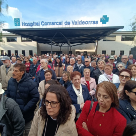Imagen de una concentración en defensa de la sanidad pública frente al hospital comarcal de Valdeorras, en O Barco (Ourense).